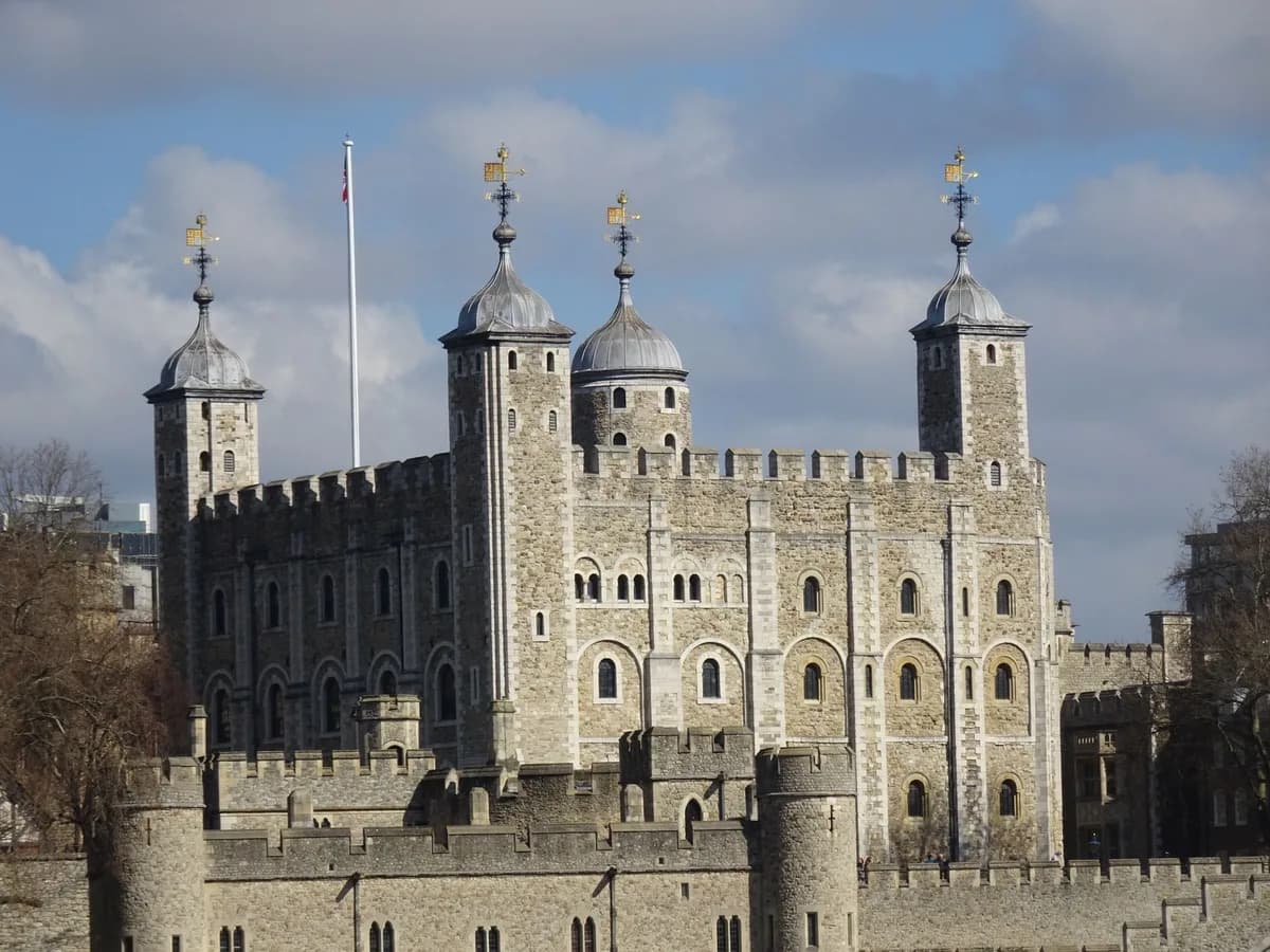 Capture of the iconic Tower of London on a sunny spring day, showcasing its medieval architecture.